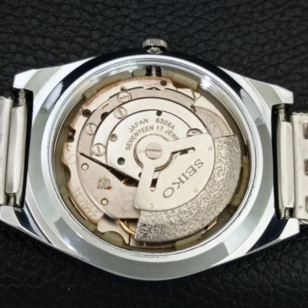 Vintage 1981 Seiko Automatic Mens Silver Watch W/daydate & Red accents